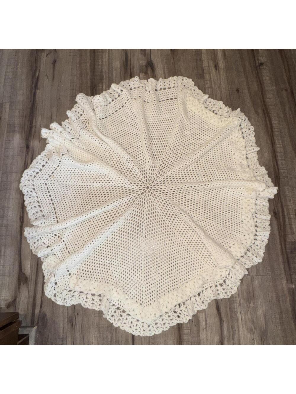 Vintage Round Crochet Tablecloth Cream Ruffle Edge Handmade‎ Grandma Cottage - Picture 4 of 5